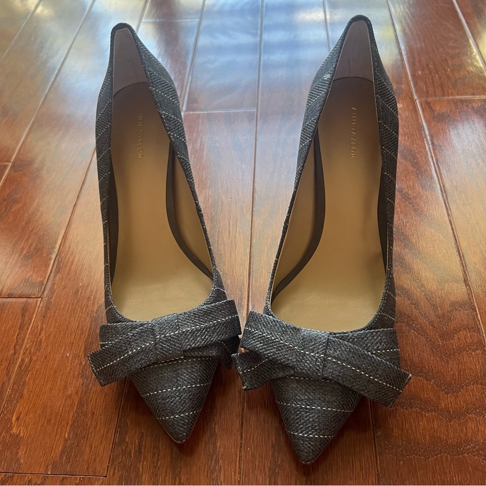 Ann Taylor Charcoal Bow Heels